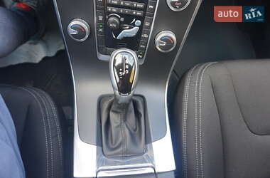 Универсал Volvo V60 2015 в 