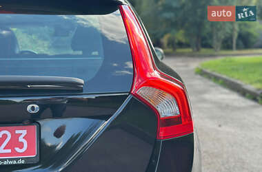 Универсал Volvo V60 2015 в 