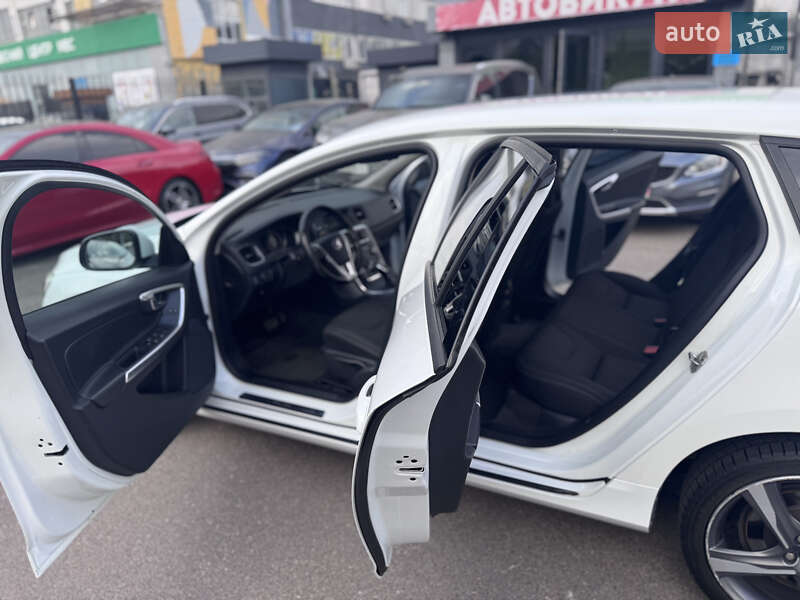 Универсал Volvo V60 2016 в Киеве фото 17 Универсал Volvo V60 2016 в Киеве