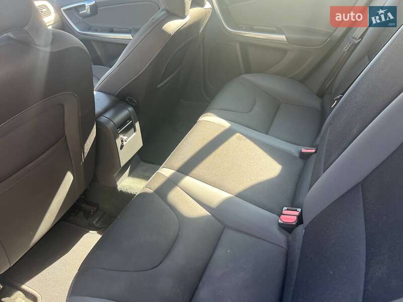 Універсал Volvo V60 2015 в Полтаві