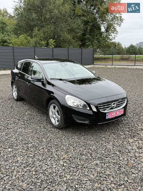Универсал Volvo V60 2011 в 