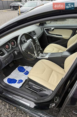 Универсал Volvo V60 2011 в 