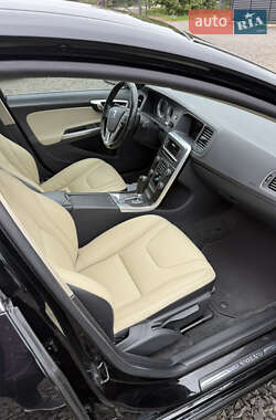 Универсал Volvo V60 2011 в 
