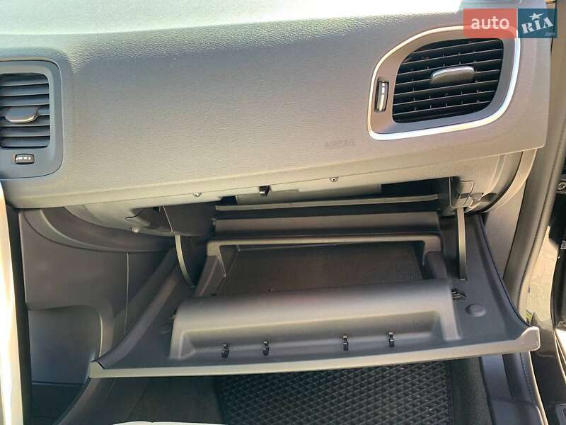 Универсал Volvo V60 2011 в Дрогобыче