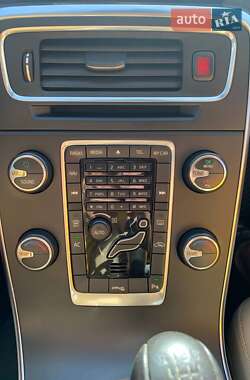 Универсал Volvo V60 2011 в 