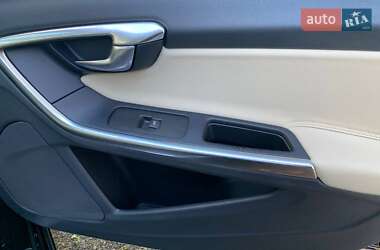 Универсал Volvo V60 2011 в 