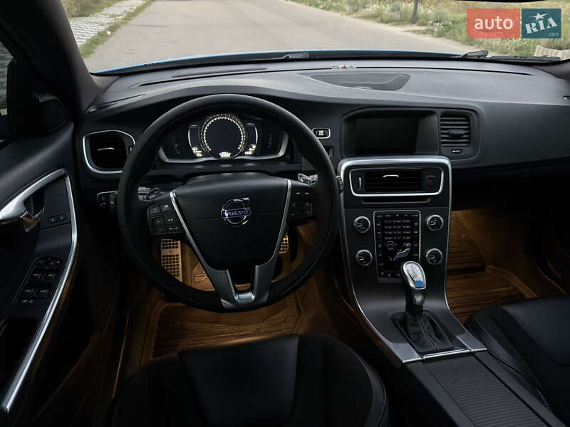 Универсал Volvo V60 2016 в Киеве фото 49 Универсал Volvo V60 2016 в Киеве