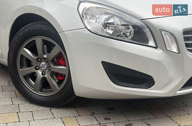 Универсал Volvo V60 2012 в 