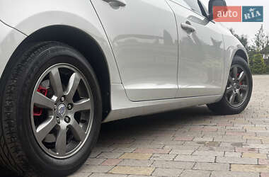 Универсал Volvo V60 2012 в 