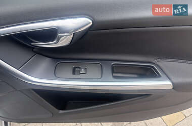 Универсал Volvo V60 2012 в 