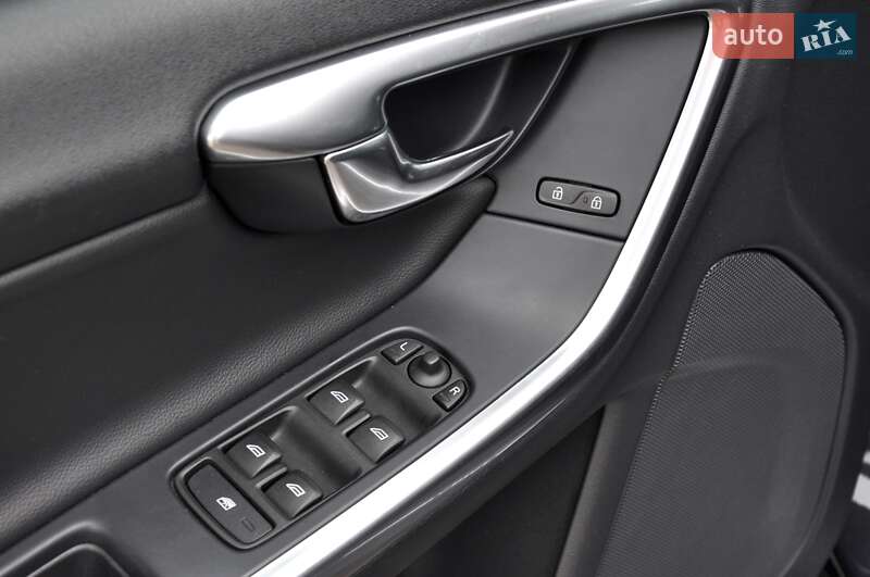 Универсал Volvo V60 2015 в Львове