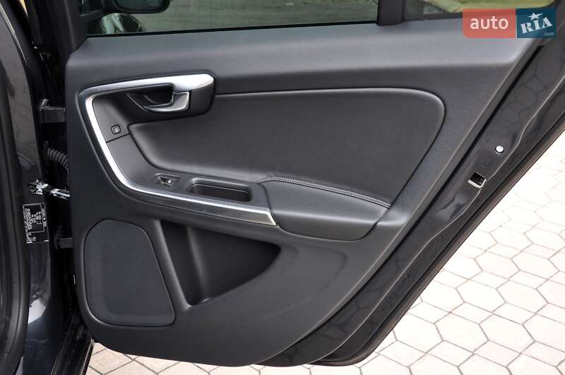 Универсал Volvo V60 2015 в Львове