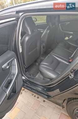 Универсал Volvo V60 2011 в 