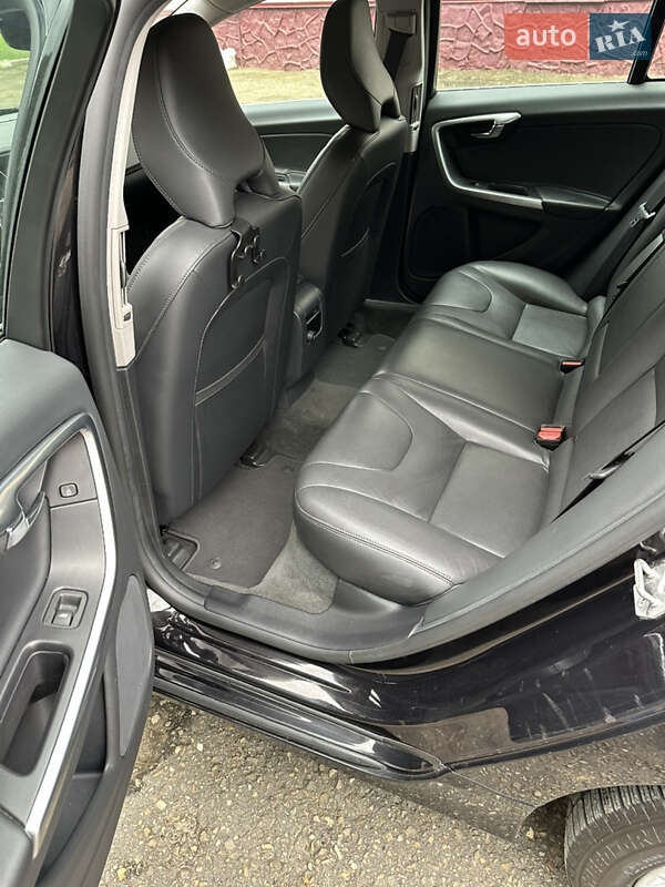 Универсал Volvo V60 2014 в Черновцах