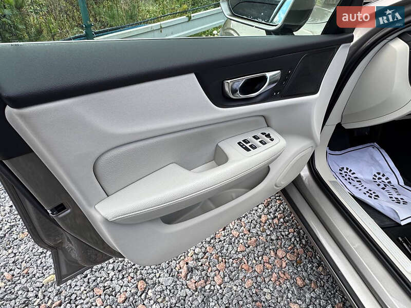 Универсал Volvo V60 2020 в Дрогобыче
