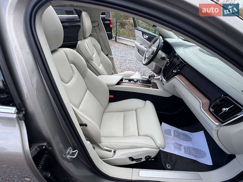 Универсал Volvo V60 2020 в Дрогобыче