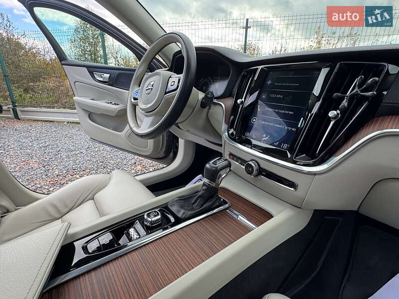 Универсал Volvo V60 2020 в Дрогобыче