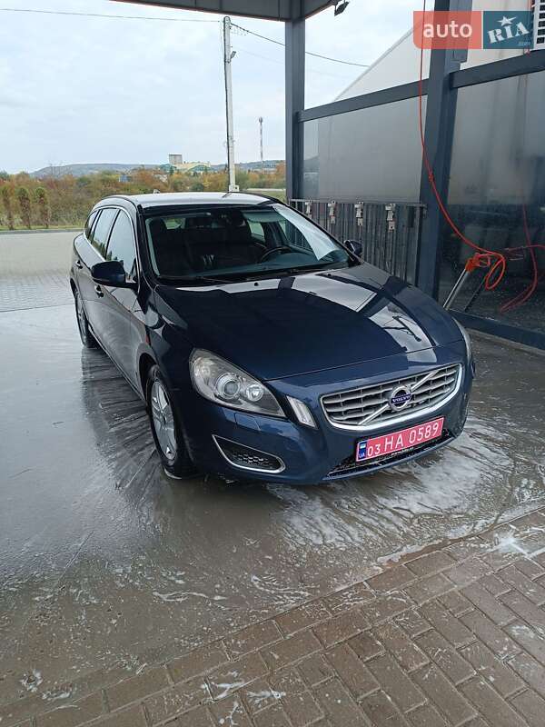 Універсал Volvo V60 2012 в  фото Універсал Volvo V60 2012 в