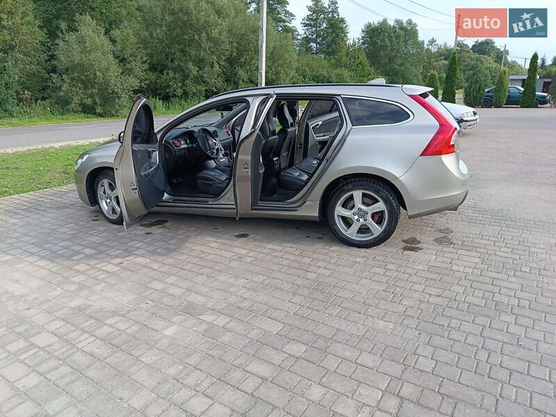 Универсал Volvo V60 2011 в 