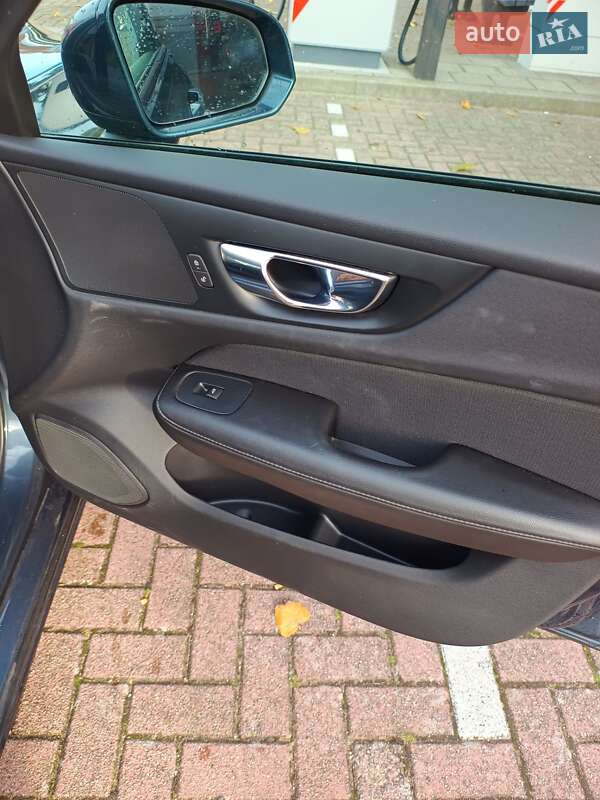 Универсал Volvo V60 2019 в Каменке-Бугской фото 4 Универсал Volvo V60 2019 в Каменке-Бугской