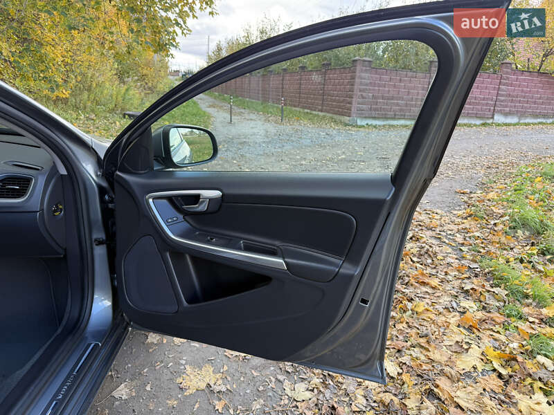 Универсал Volvo V60 2016 в Ровно фото 26 Универсал Volvo V60 2016 в Ровно