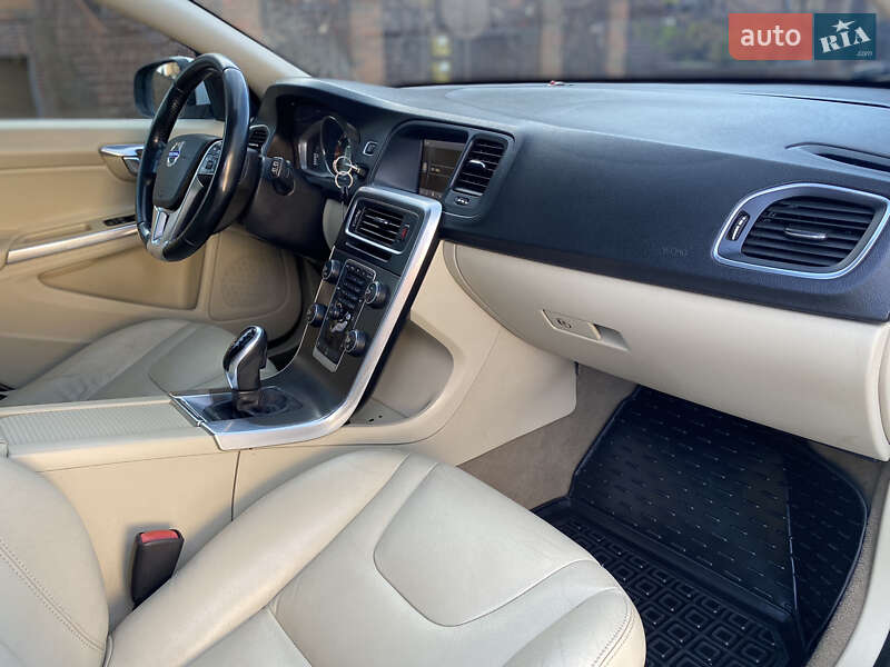 Універсал Volvo V60 2014 в Кропивницькому