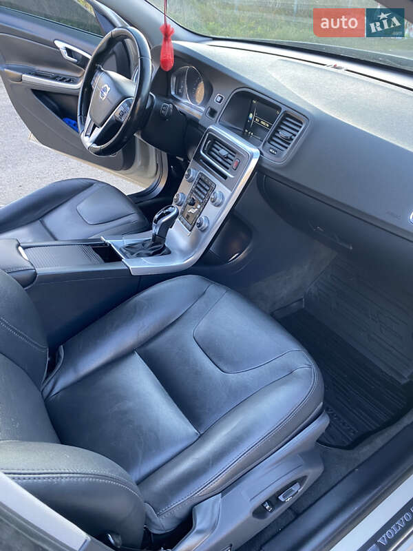 Универсал Volvo V60 2016 в Львове фото 31 Универсал Volvo V60 2016 в Львове