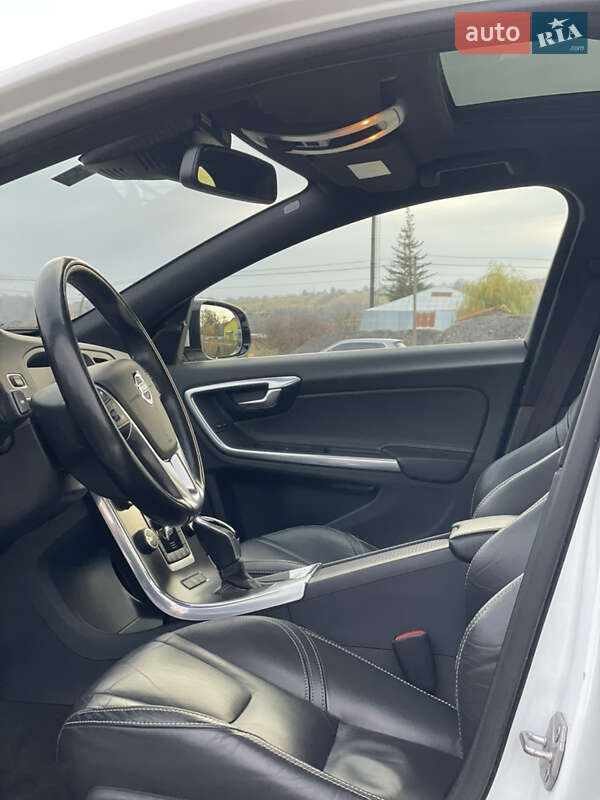 Універсал Volvo V60 2014 в Золочеві