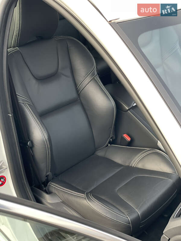 Універсал Volvo V60 2014 в Золочеві