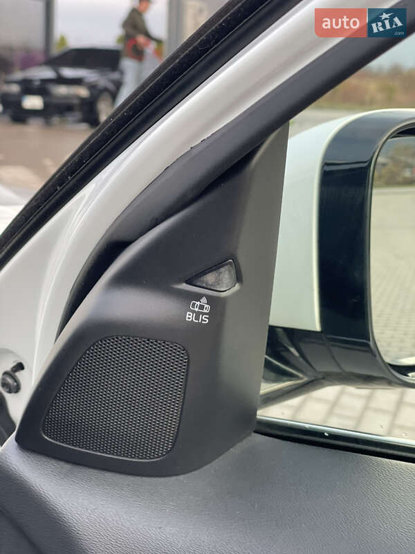 Універсал Volvo V60 2014 в Золочеві