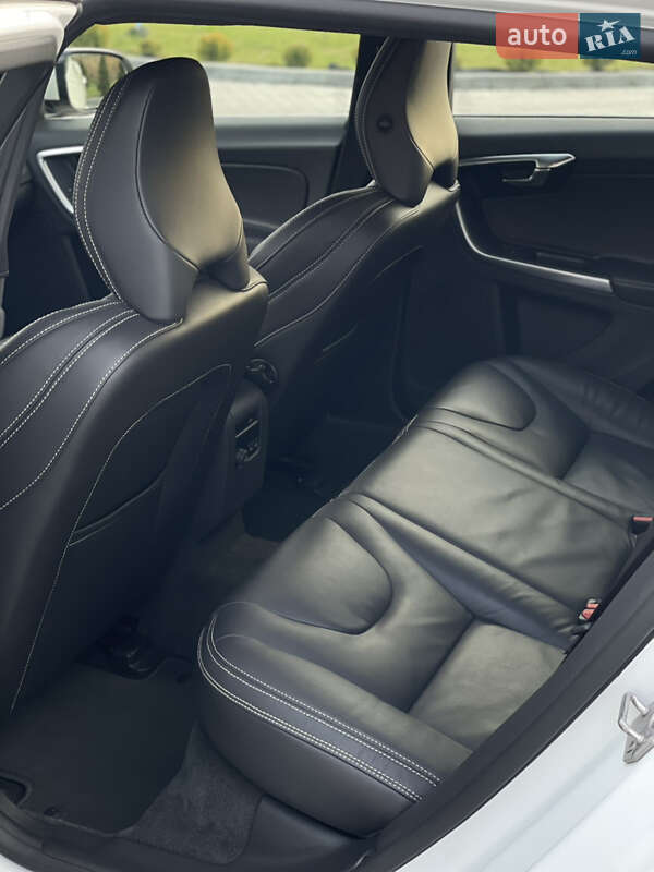 Універсал Volvo V60 2014 в Золочеві