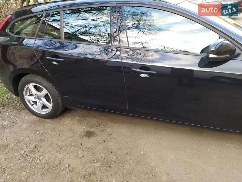 Універсал Volvo V60 2014 в Стрию фото 16 Універсал Volvo V60 2014 в Стрию