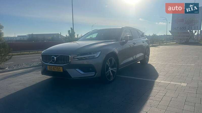 Универсал Volvo V60 2021 в Дубно