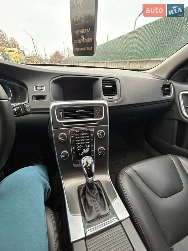 Универсал Volvo V60 2014 в Киеве фото 35 Универсал Volvo V60 2014 в Киеве