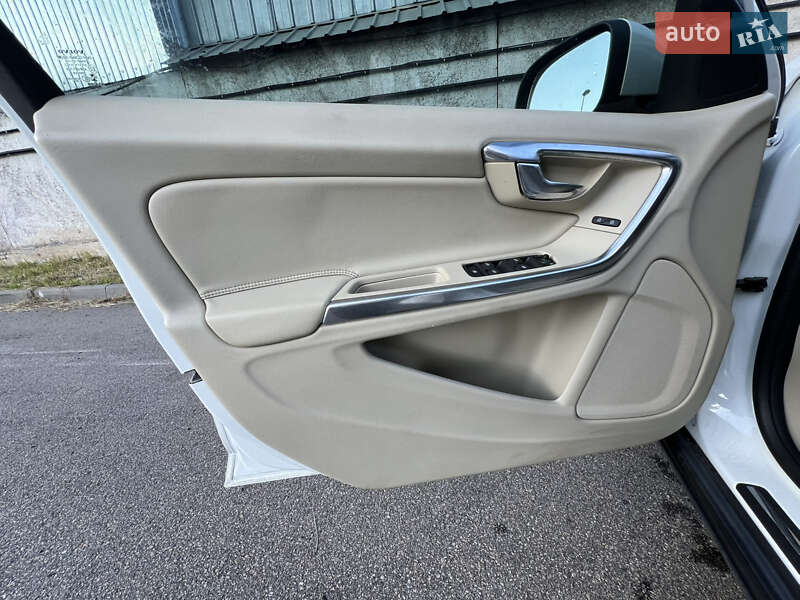 Универсал Volvo V60 2014 в Киеве