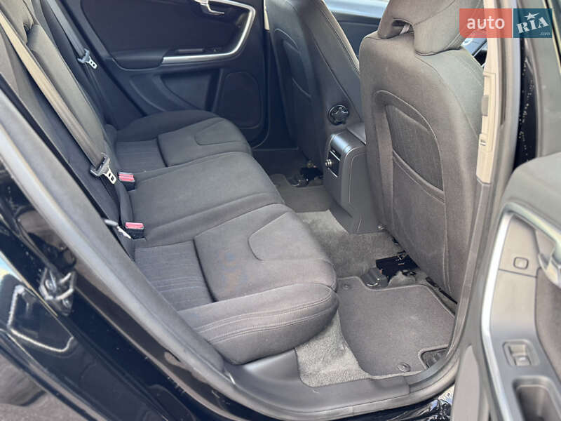 Универсал Volvo V60 2012 в Киеве фото 36 Универсал Volvo V60 2012 в Киеве