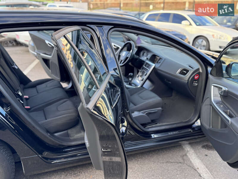 Универсал Volvo V60 2012 в Киеве фото 28 Универсал Volvo V60 2012 в Киеве