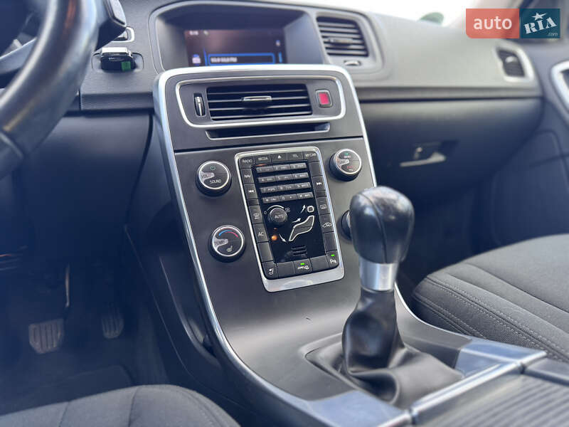 Универсал Volvo V60 2012 в Киеве фото 45 Универсал Volvo V60 2012 в Киеве