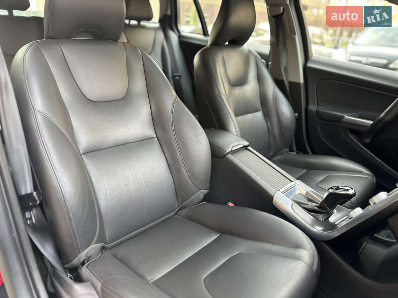 Универсал Volvo V60 2014 в Киеве