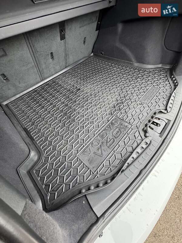 Универсал Volvo V60 2016 в Сумах