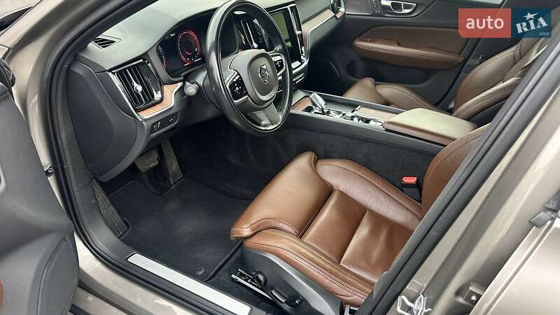 Универсал Volvo V60 2021 в Ровно