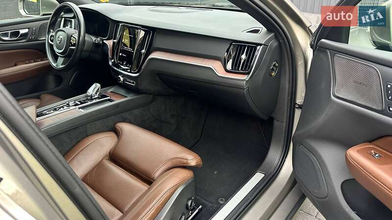 Универсал Volvo V60 2021 в Ровно