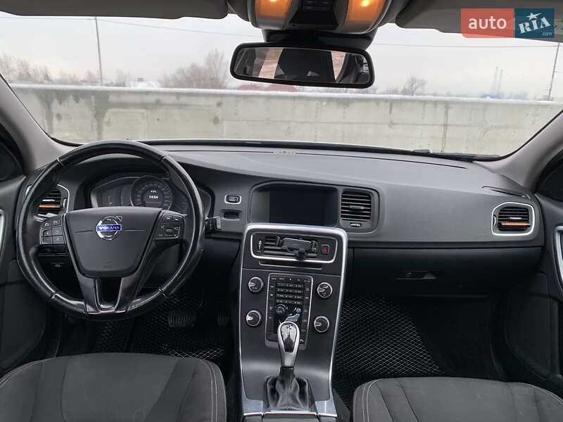Универсал Volvo V60 2016 в Киеве фото 23 Универсал Volvo V60 2016 в Киеве