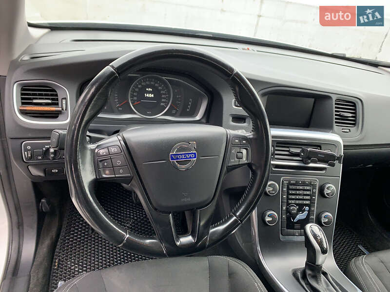 Универсал Volvo V60 2016 в Киеве фото 22 Универсал Volvo V60 2016 в Киеве