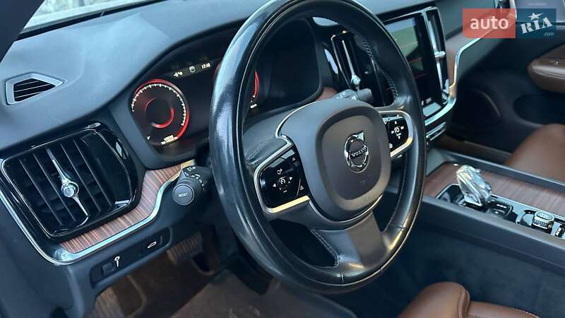 Универсал Volvo V60 2021 в Дубно