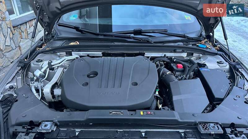 Универсал Volvo V60 2021 в Дубно