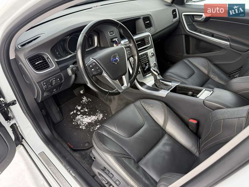 Универсал Volvo V60 2015 в Бродах фото 19 Универсал Volvo V60 2015 в Бродах