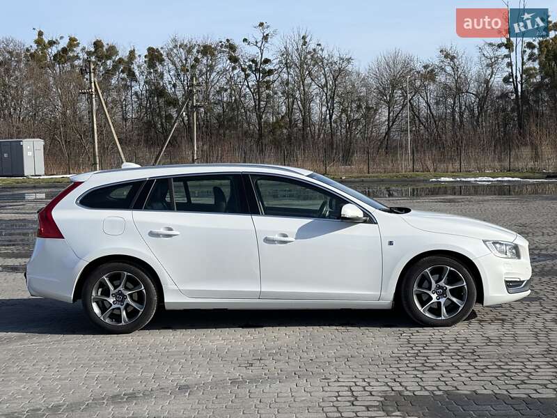 Универсал Volvo V60 2015 в Бродах фото 17 Универсал Volvo V60 2015 в Бродах
