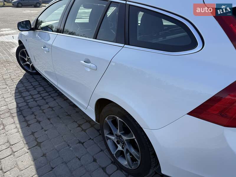 Универсал Volvo V60 2015 в Бродах фото 22 Универсал Volvo V60 2015 в Бродах