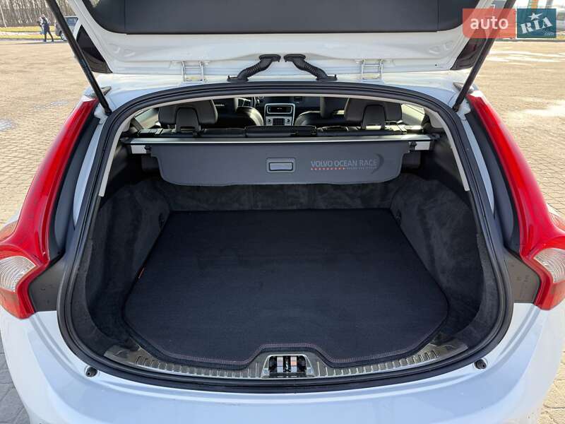 Универсал Volvo V60 2015 в Бродах фото 76 Универсал Volvo V60 2015 в Бродах